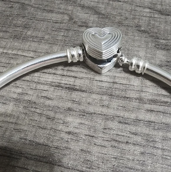 Pandora Radiating Heart Clasp Bangle Sterling silver - Picture 8 of 10